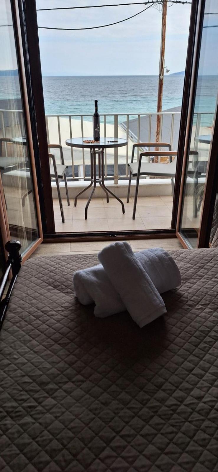 Diolkos Apartement Nea Roda Habitación foto