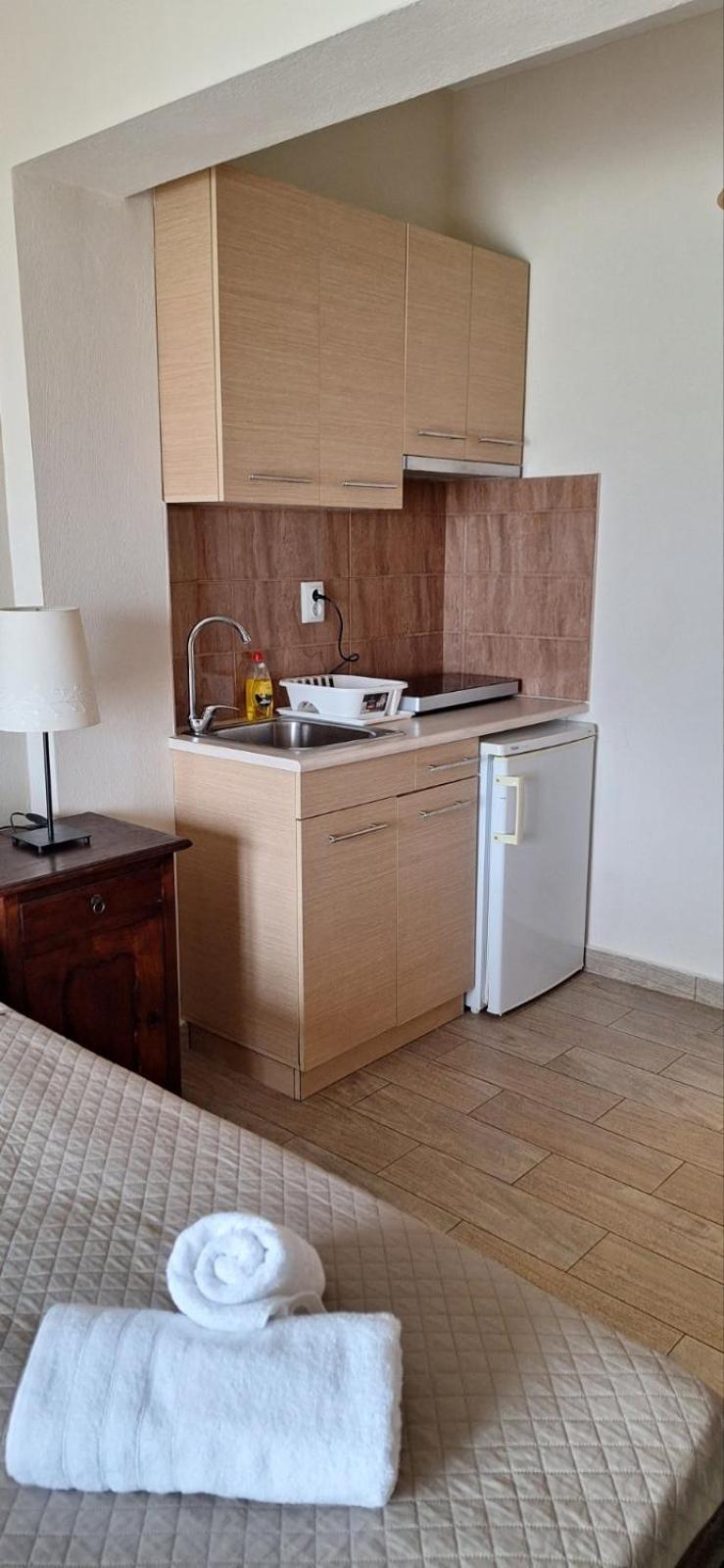 Diolkos Apartement Nea Roda Habitación foto
